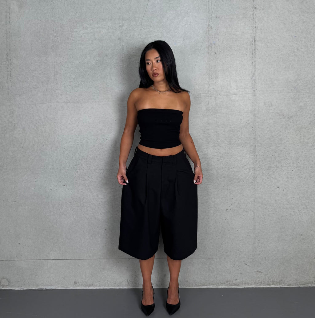 16. PLEAT SHORT